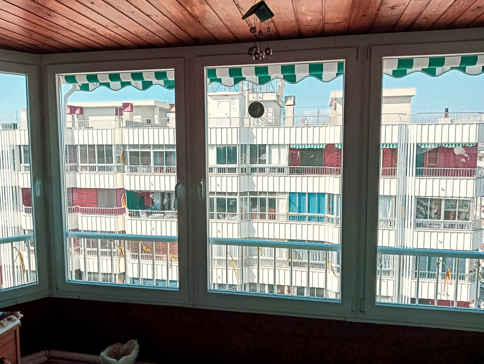 Triple bay window